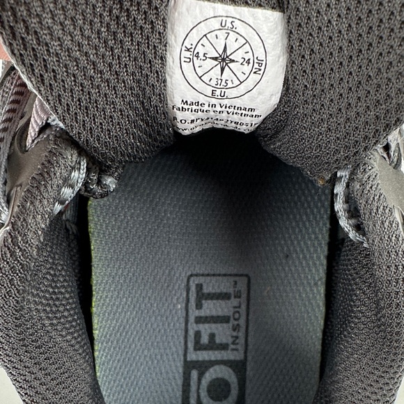 Oboz Hiking Shoes Women’s sz 7 - Picture 2 of 9